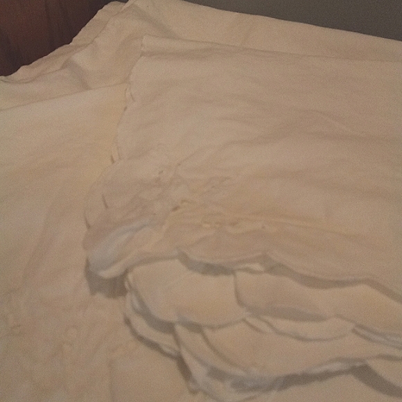 Vintage Battenberg style linens - Picture 2 of 3